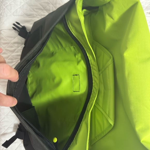 Crumpler  The Considerable Embarrassment Messenger laptop bag 
NEW never used - Picture 5 of 8